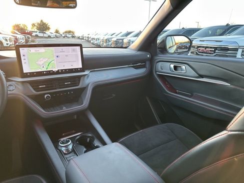 Used 2025 Ford Explorer ST image 24