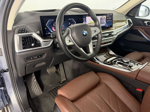 Certified 2025 BMW X7 xDrive40i w/ Premium Package AWD/4WD image 4