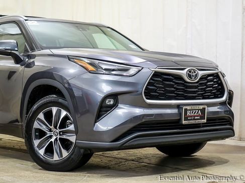 Used 2022 Toyota Highlander XLE image 5