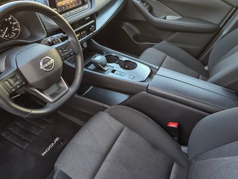 Used 2025 Nissan Rogue SV FWD image 6