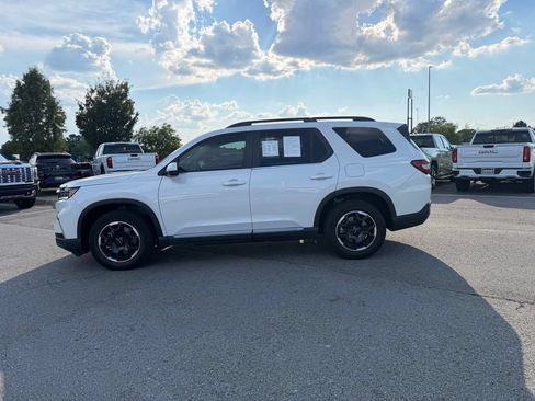 Used 2025 Honda Pilot EX-L image 12