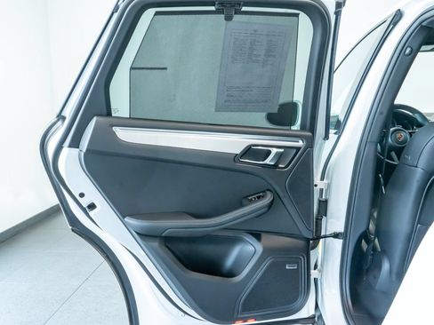 Certified 2026 Porsche Macan AWD/4WD image 27