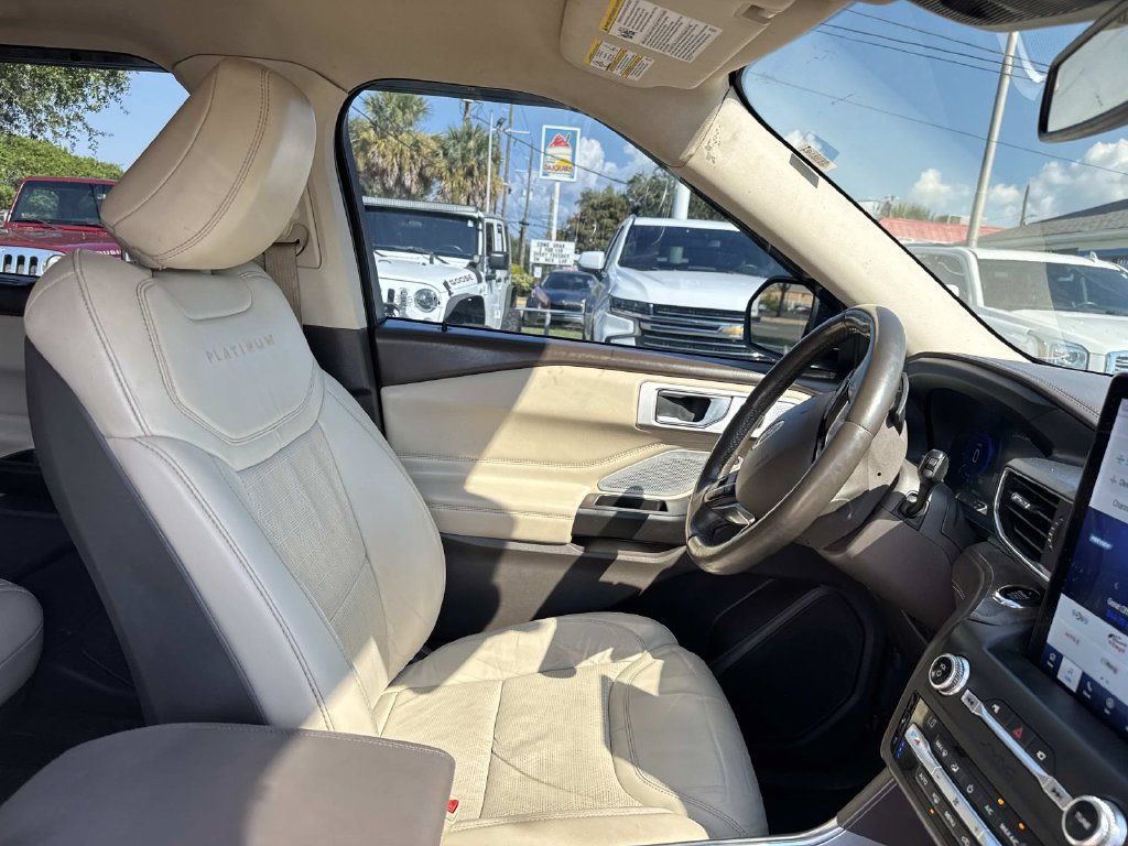 Used 2020 Ford Explorer Platinum w/ Premium Technology Package AWD/4WD image 12