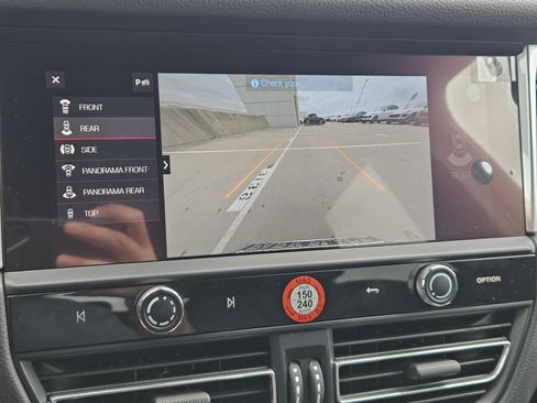 Used 2026 Porsche Macan image 18