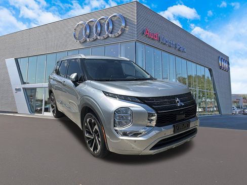 Used 2023 Mitsubishi Outlander SEL FWD image 1