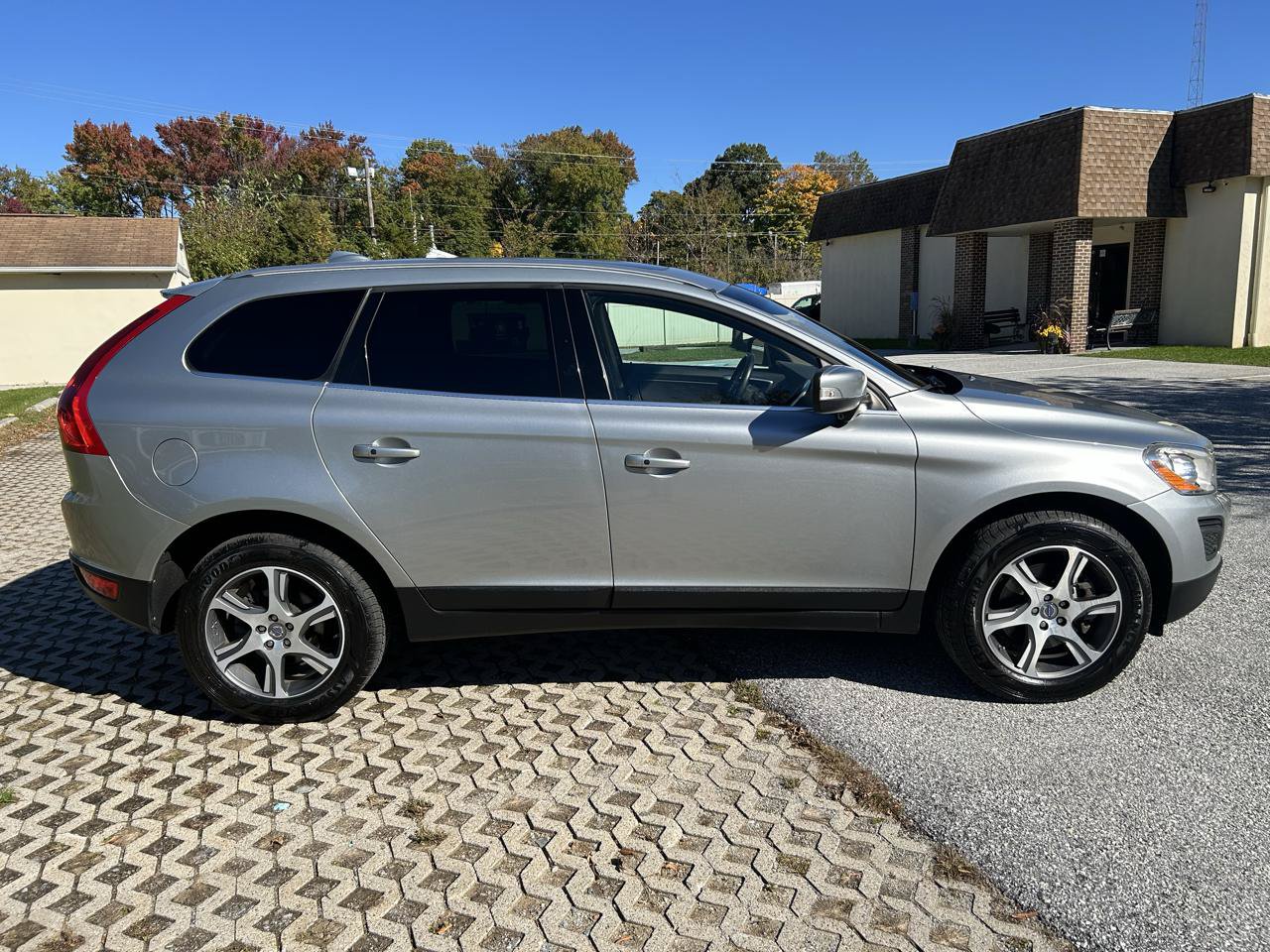 Used 2013 Volvo XC60 T6 AWD/4WD image 4