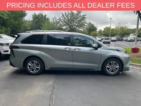 Certified 2021 Toyota Sienna Limited FWD image 9