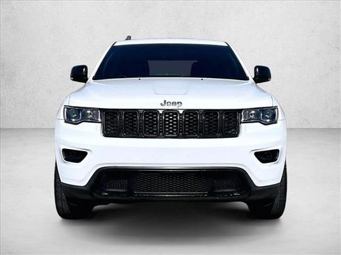 Used 2017 Jeep Grand Cherokee Limited RWD image 3