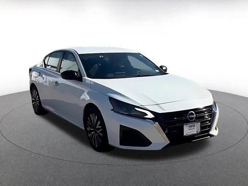 Used 2025 Nissan Altima 2.5 SV FWD image 3