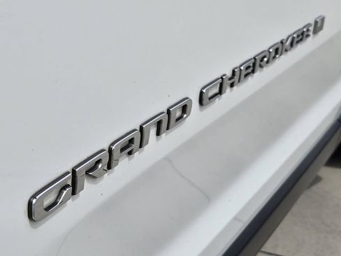 Used 2022 Jeep Grand Cherokee Limited AWD/4WD image 11