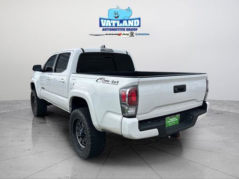 Used 2020 Toyota Tacoma TRD Sport AWD/4WD image 3