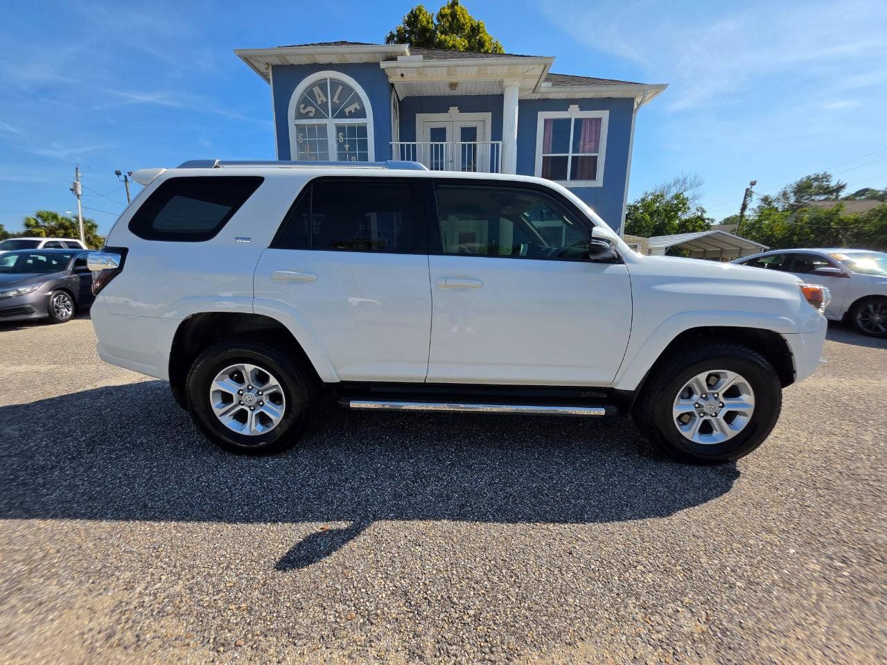 Used 2017 Toyota 4Runner SR5 Premium AWD/4WD image 6