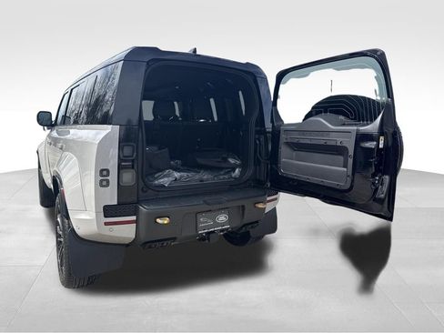 New 2026 Land Rover Defender 110 OCTA image 10