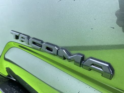 Used 2019 Toyota Tacoma SR5 AWD/4WD image 15