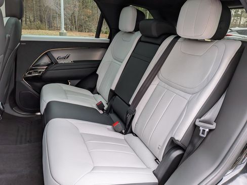 Used 2023 Land Rover Range Rover Sport SE Dynamic image 32