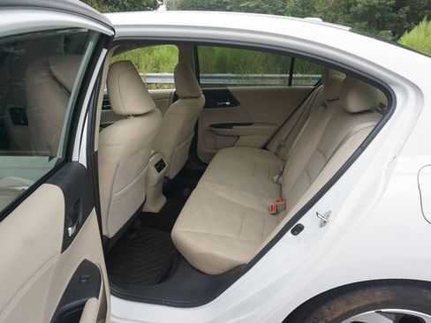Used 2016 Honda Accord EX image 14