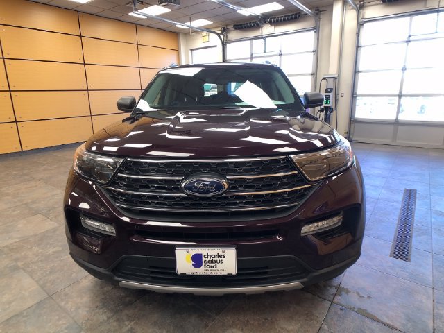 Certified 2023 Ford Explorer XLT w/ Equipment Group 202A AWD/4WD image 2