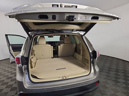 Used 2016 Toyota Highlander Limited image 32