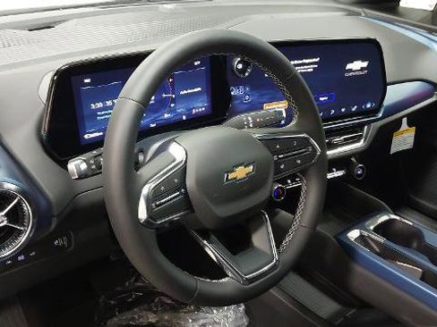 New 2026 Chevrolet Equinox EV LT image 17