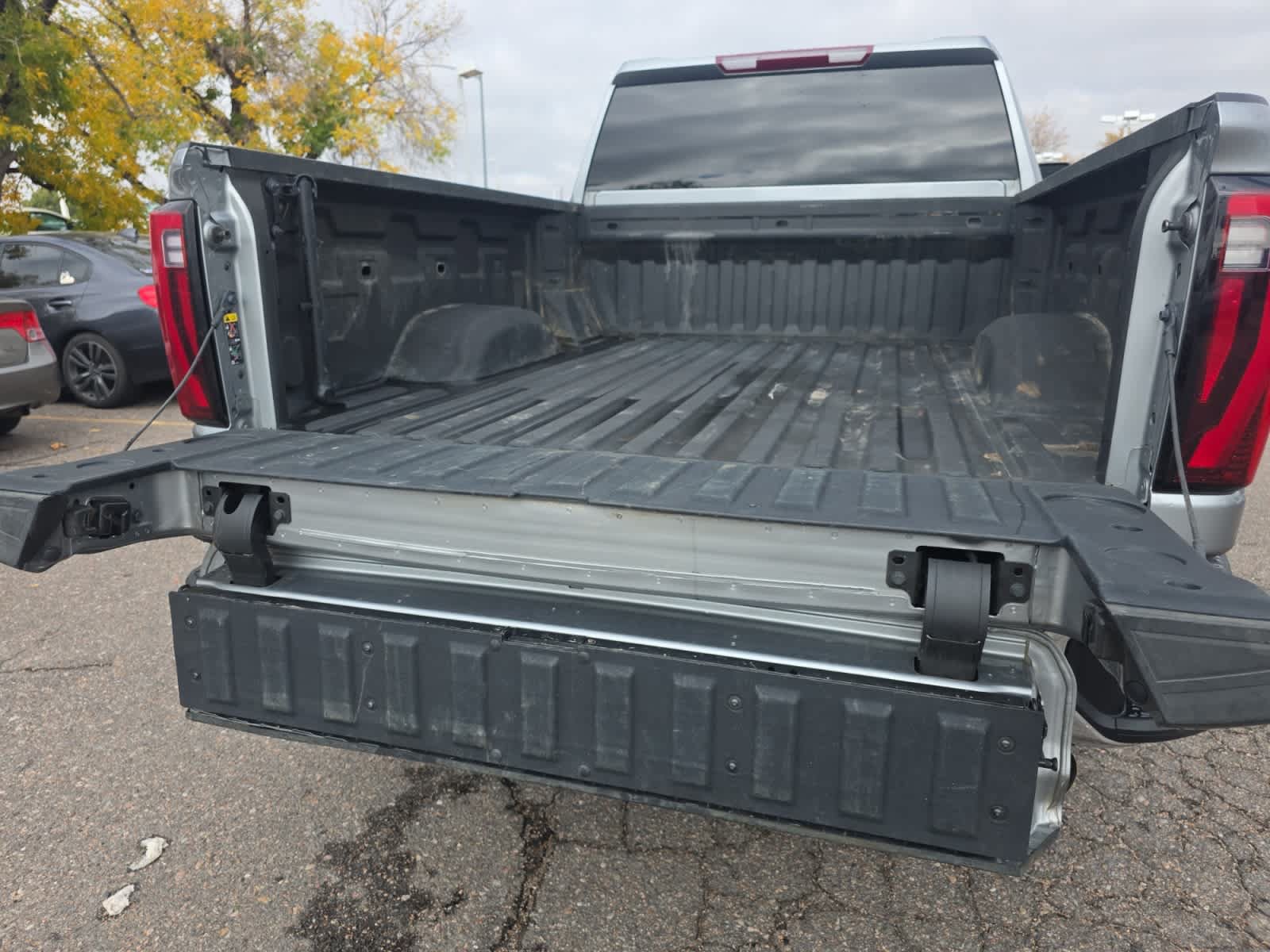 Used 2025 GMC Sierra 2500 SLT w/ SLT Convenience Package AWD/4WD image 17