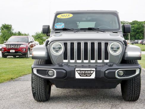 Used 2018 Jeep Wrangler Unlimited Sahara AWD/4WD image 3