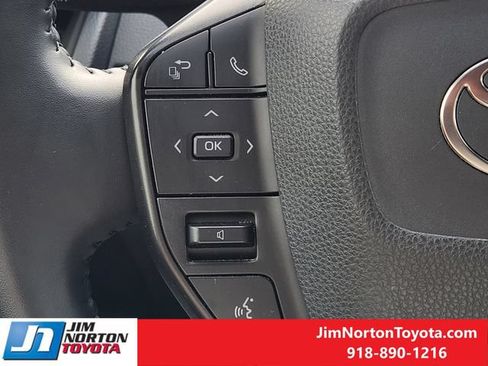 Used 2025 Toyota Prius LE FWD image 28