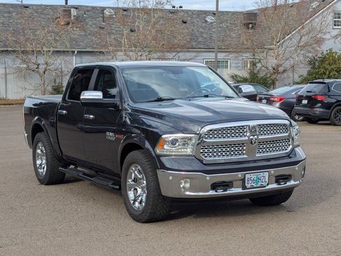 Used 2015 RAM 1500 Laramie w/ Convenience Group image 7