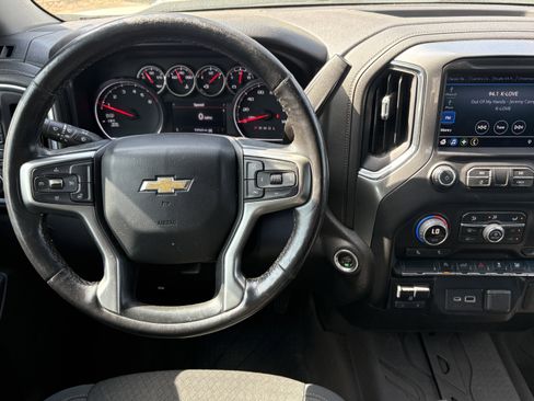Used 2021 Chevrolet Silverado 1500 LT image 14