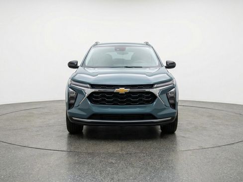 Used 2025 Chevrolet Trax LT w/ LT Convenience Package FWD image 2