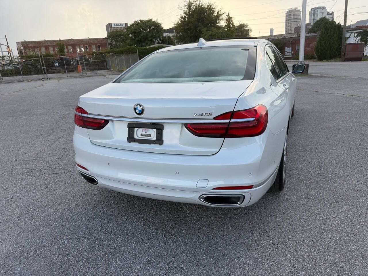 Used 2017 BMW 740i RWD image 5
