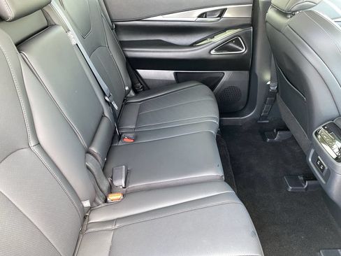 Certified 2026 INFINITI QX60 Luxe w/ Cargo Package FWD image 12