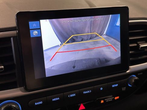 Used 2023 Hyundai Venue SE FWD image 12