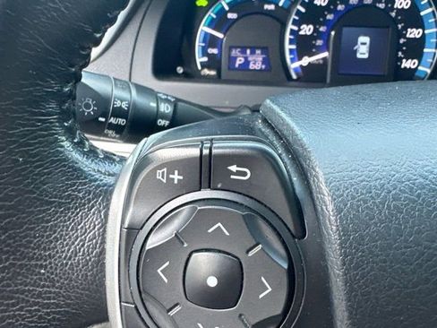 Used 2012 Toyota Camry XLE w/ Leather Pkg image 30