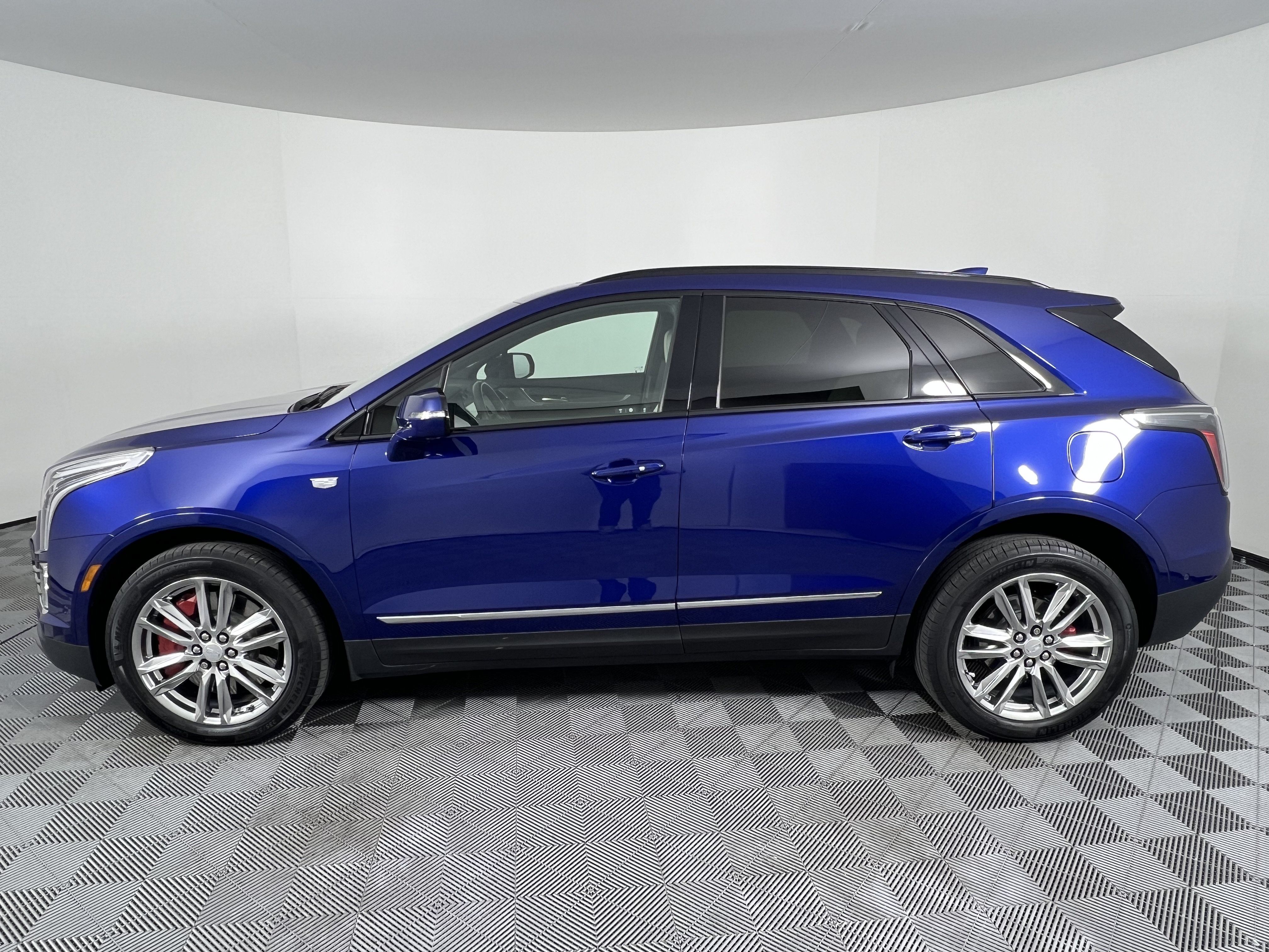 Used 2023 Cadillac XT5 Sportv w/ Technology Package AWD/4WD image 9