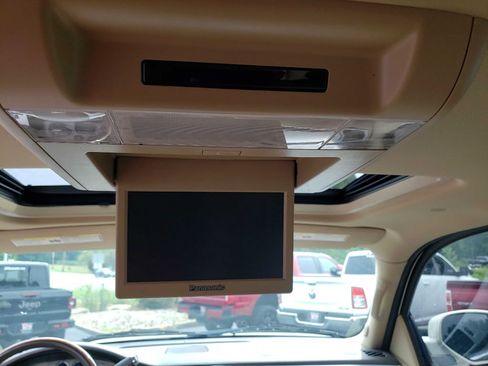 Used 2014 Cadillac Escalade Premium AWD/4WD image 23