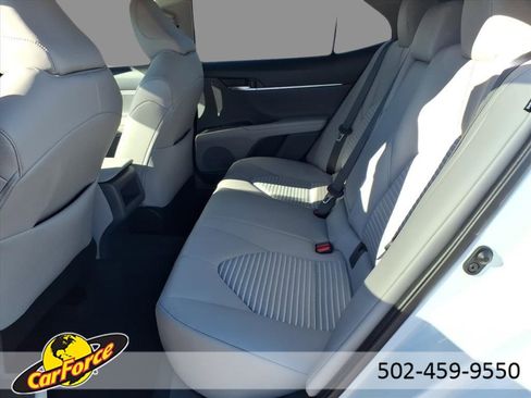 Used 2022 Toyota Camry SE image 5
