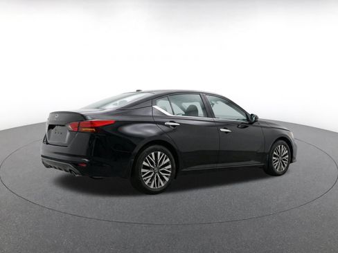 Used 2025 Nissan Altima 2.5 SV FWD image 9