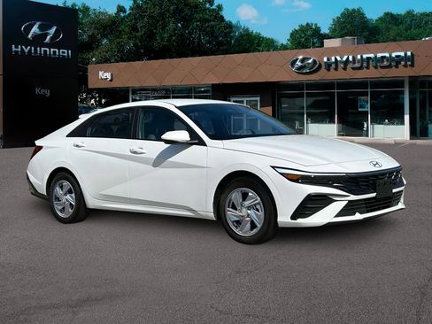 New 2025 Hyundai Elantra SE image 10