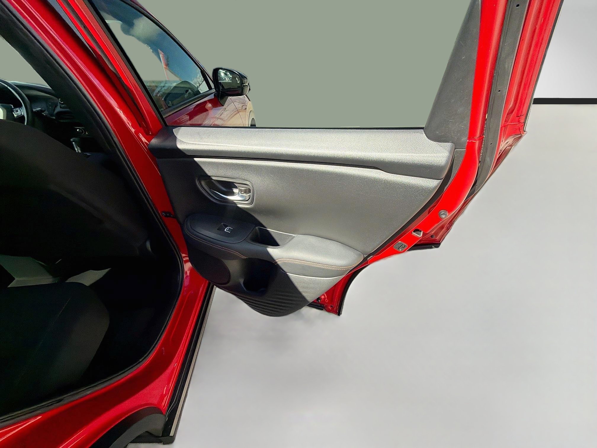 Certified 2025 Honda HR-V Sport image 29