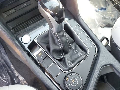 New 2025 Volkswagen Taos SE image 27