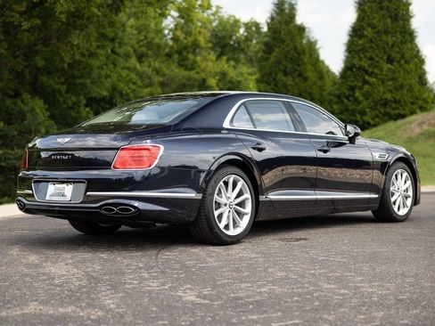 Used 2024 Bentley Flying Spur V8 AWD/4WD image 3