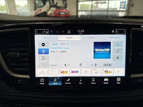 New 2027 Chrysler Pacifica Limited AWD/4WD image 44