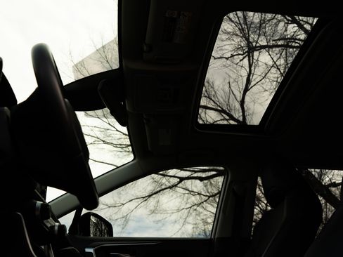 Used 2022 Toyota RAV4 XLE Premium image 32