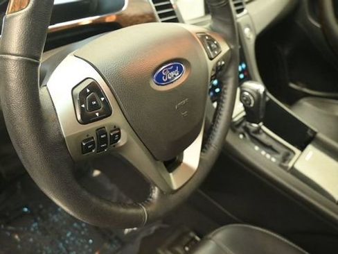 Used 2018 Ford Taurus Limited FWD image 15