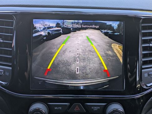 Used 2019 Jeep Grand Cherokee Altitude image 14