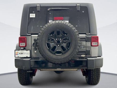 Used 2018 Jeep Wrangler Unlimited Sport image 4