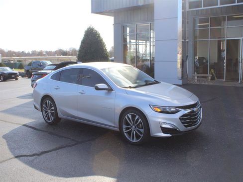 Used 2022 Chevrolet Malibu LT image 3