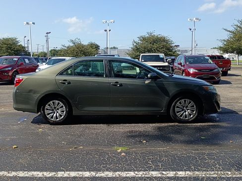 Used 2014 Toyota Camry FWD image 2