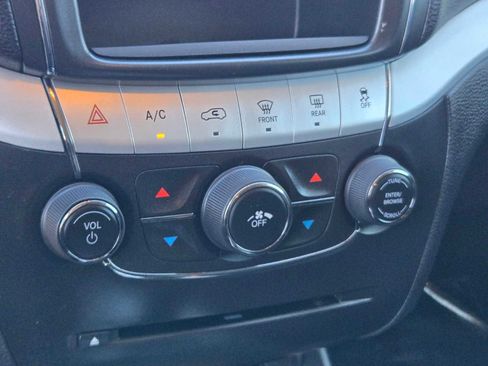 Used 2020 Dodge Journey SE w/ SE Popular Equipment Group image 22