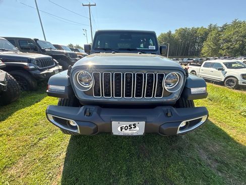 New 2026 Jeep Wrangler Unlimited Sahara AWD/4WD image 8
